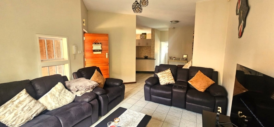 To Let 3 Bedroom Property for Rent in Safari Gardens North West